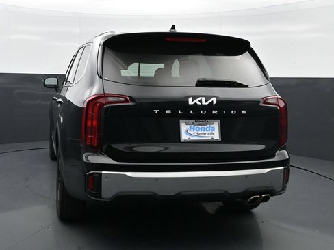 Used 2023 Kia Telluride S FWD image 6