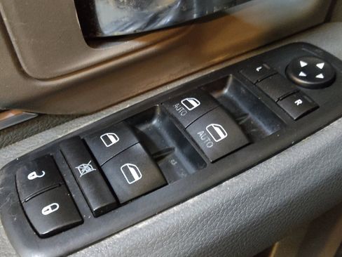 Used 2019 RAM 1500 Classic SLT image 27