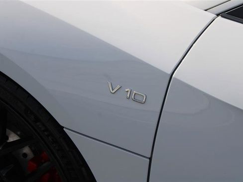 Used 2018 Audi R8 V10 w/ Carbon Exterior Package image 22