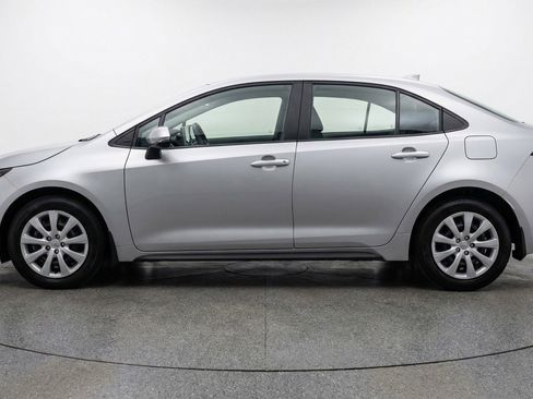Used 2025 Toyota Corolla LE FWD image 5