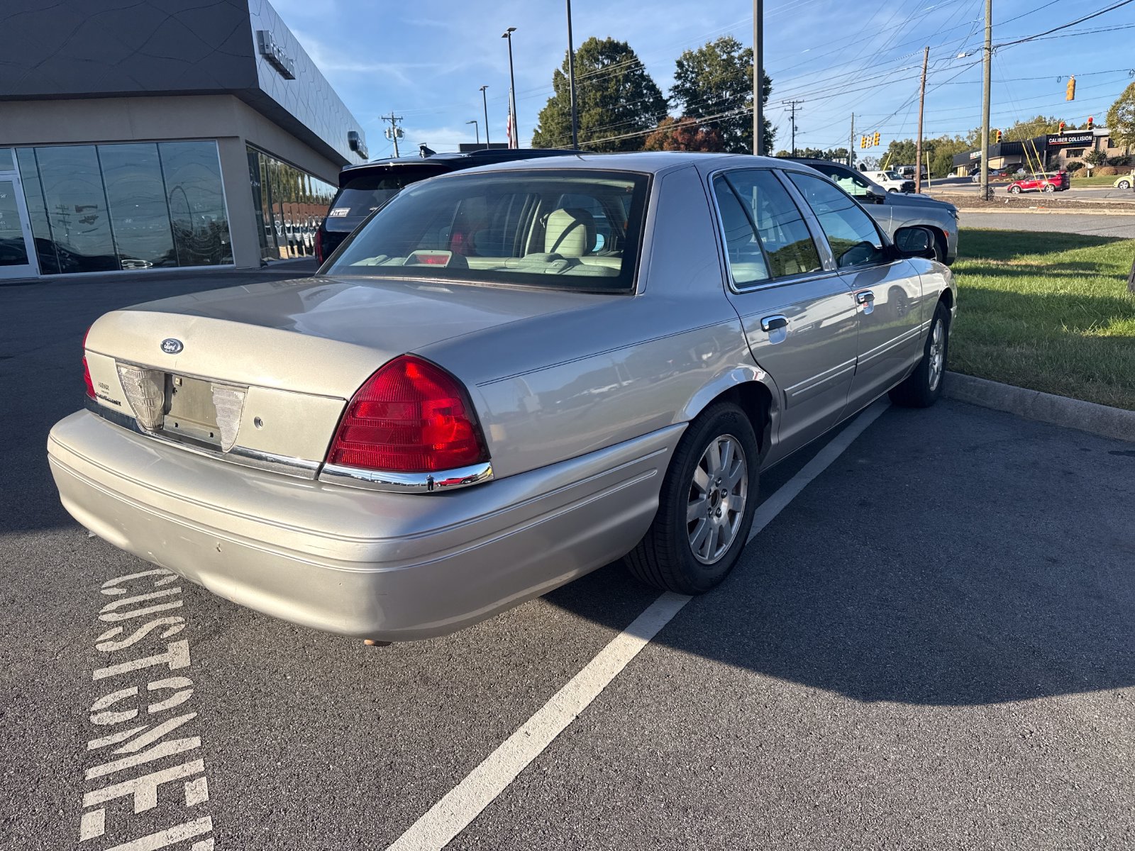 Used 2008 Ford Crown Victoria LX RWD image 8