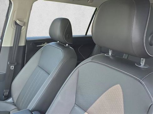 Used 2022 Volkswagen Tiguan SE w/ Panoramic Sunroof Package FWD image 15