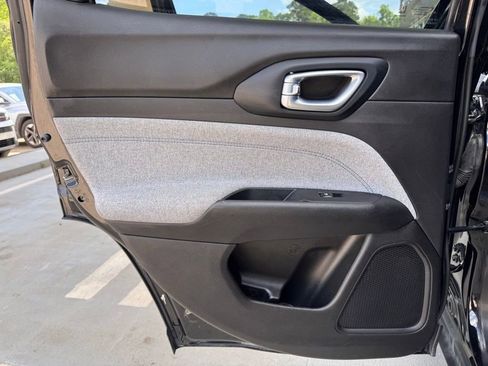 Used 2023 Jeep Compass Sport image 21