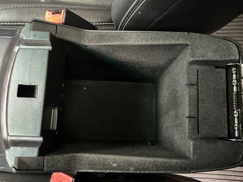 Used 2016 Ford Explorer Limited image 19