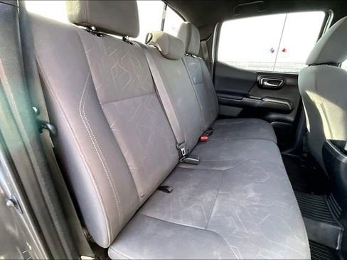 Used 2018 Toyota Tacoma TRD Sport image 28