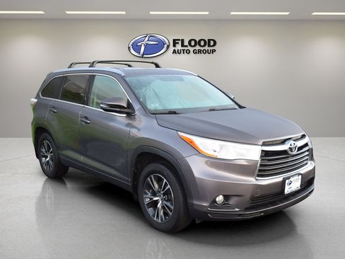 Used 2016 Toyota Highlander XLE AWD/4WD image 1