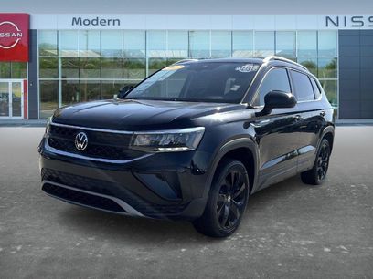 Used 2023 Volkswagen Taos SE w/ Black Wheel Package