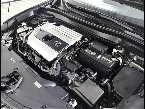 Used 2022 Lexus UX 200 w/ Accessory Package (Z1) FWD image 11