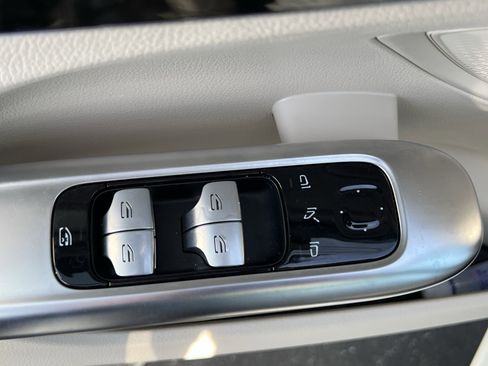 Used 2023 Mercedes-Benz C 300 Sedan image 15