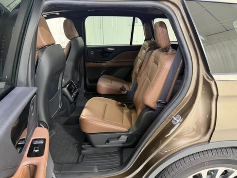 Used 2022 Lincoln Aviator Reserve w/ Equipment Group 201A image 12