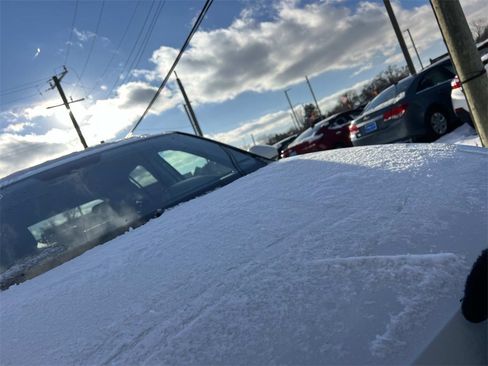 Used 2018 Volkswagen Tiguan SE w/ Panoramic Sunroof Package image 9