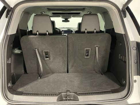 Used 2022 GMC Acadia SLT w/ Elevation Edition image 5