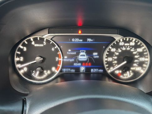 Used 2024 Nissan Altima 2.5 SR w/ SR Premium Package FWD image 8