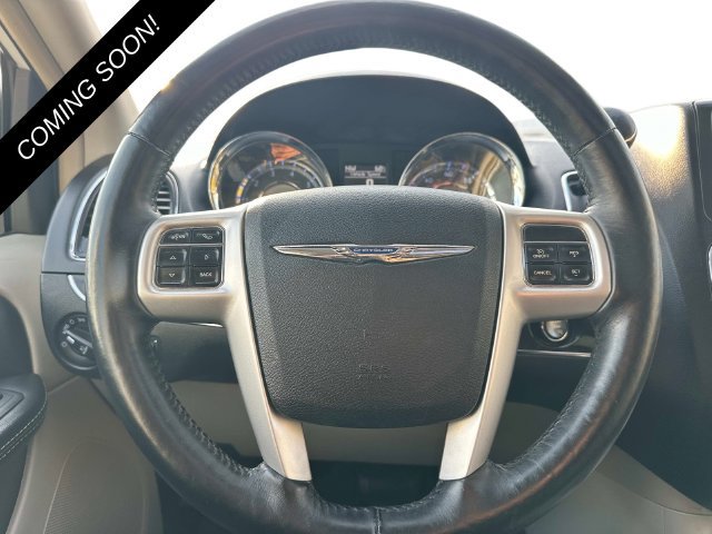 Used 2016 Chrysler Town & Country Touring-L FWD image 20