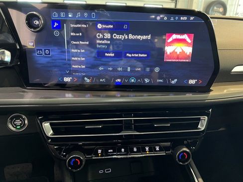 Certified 2026 Chevrolet Traverse LT w/ Sun and Wheel Package image 21