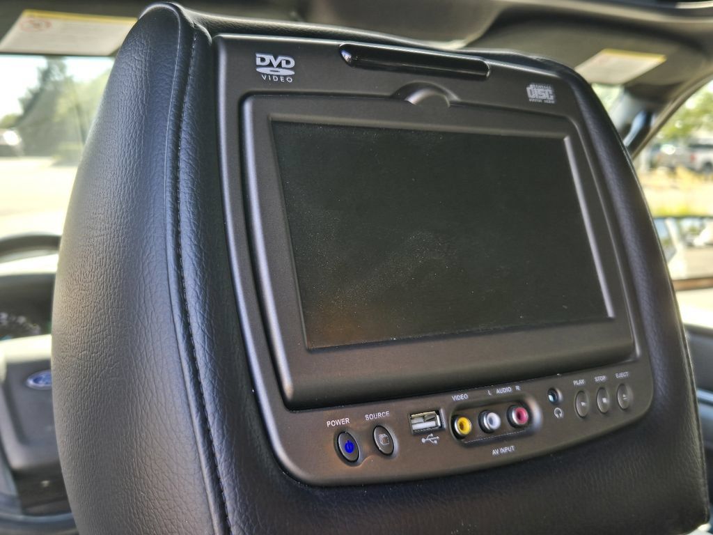 Used 2017 Ford Expedition EL XLT w/ Equipment Group 202A AWD/4WD image 8
