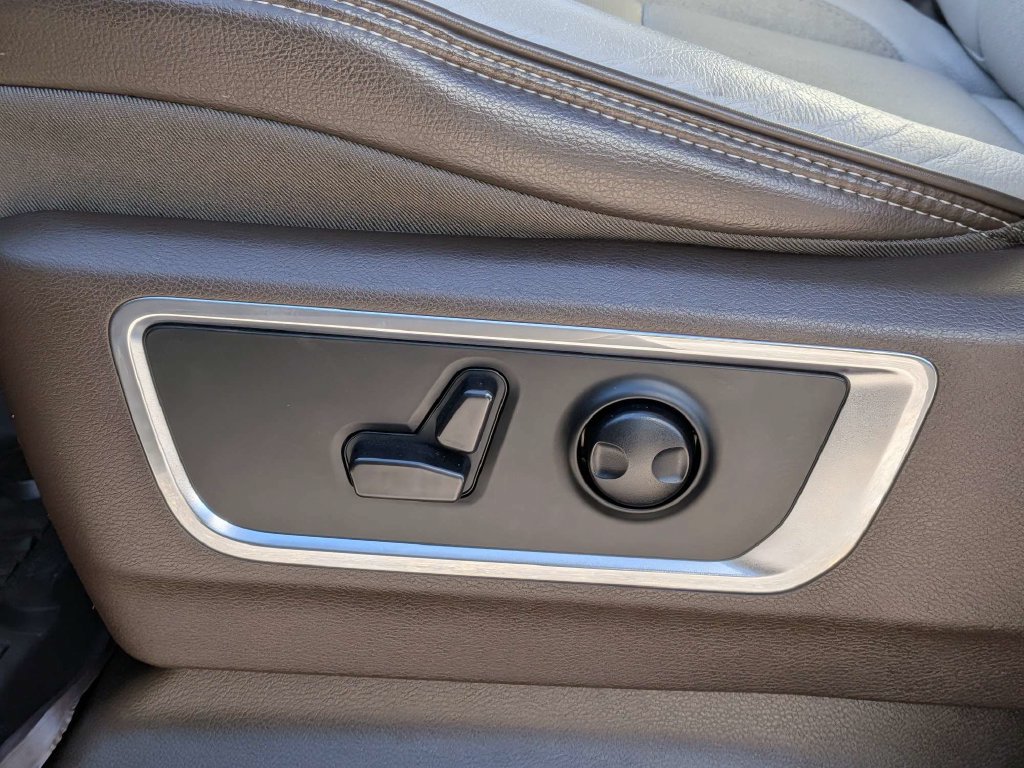Used 2025 RAM 1500 Laramie AWD/4WD image 18