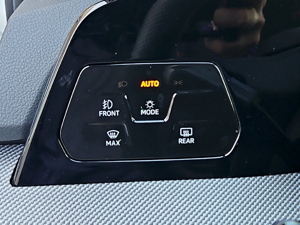 Certified 2025 Volkswagen GTI SE FWD image 29