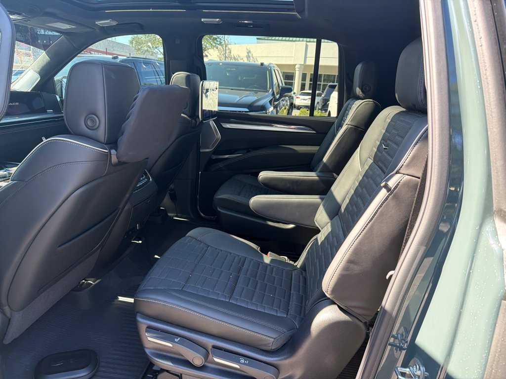 Used 2026 Cadillac Escalade ESV V w/ LPO, ONYX Package AWD/4WD image 11