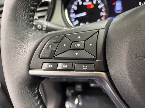 Used 2018 Nissan Rogue SV image 13