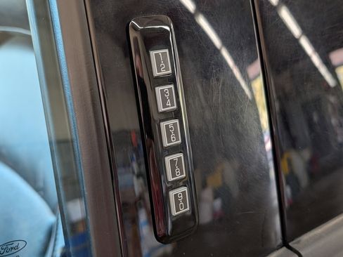 Used 2022 Ford F150 Lariat w/ Equipment Group 502A High image 3