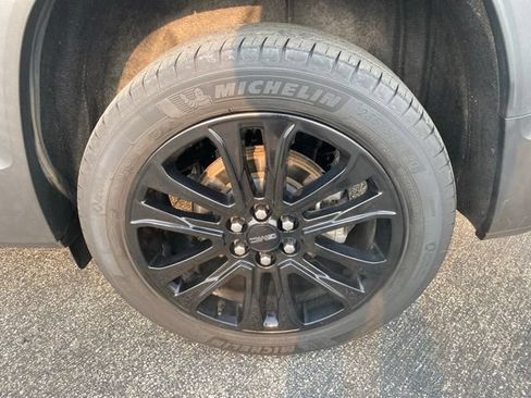 Used 2023 GMC Acadia SLT w/ Elevation Edition AWD/4WD image 11