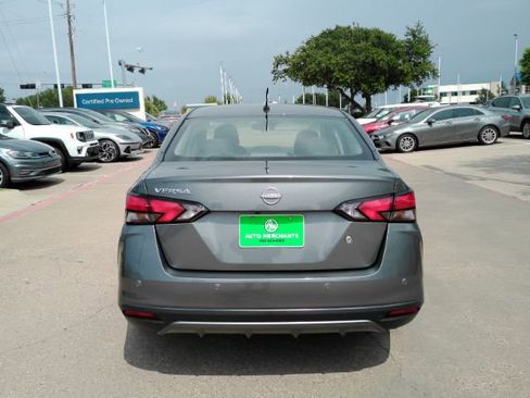 Used 2025 Nissan Versa S FWD image 7