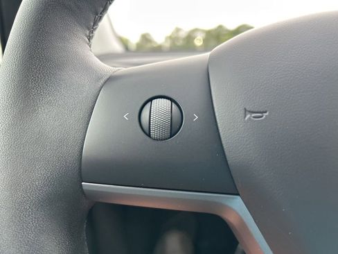 Used 2025 Tesla Model Y Long Range RWD image 23