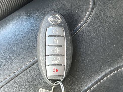 Used 2020 Nissan Rogue SV FWD image 27