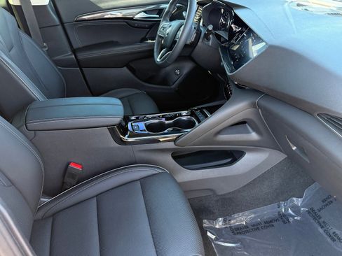 Used 2023 Buick Envision Essence image 10