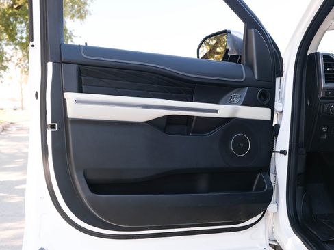 Used 2019 Ford Expedition Max Platinum image 13