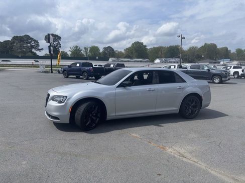 Used 2023 Chrysler 300 Touring w/ Sport Appearance Package image 2