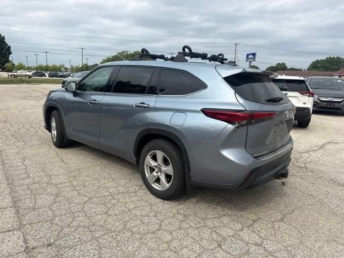 Used 2022 Toyota Highlander LE AWD/4WD image 7