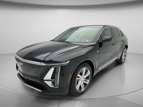 Used 2024 Cadillac Lyriq Tech w/ Driver Assist Package AWD/4WD image 3
