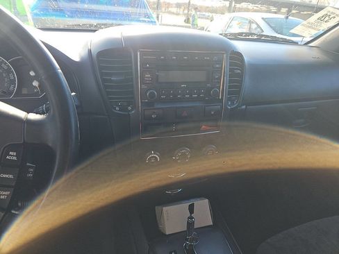 Used 2008 Kia Sorento 2WD image 2