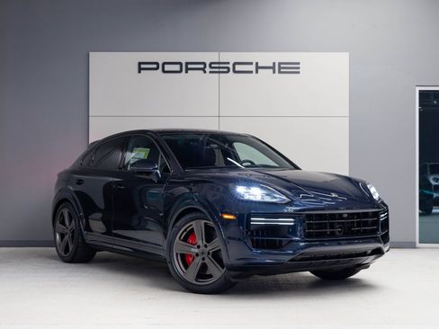 Used 2025 Porsche Cayenne Turbo image 9