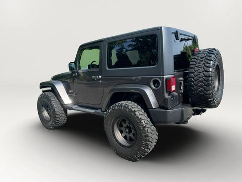 Used 2018 Jeep Wrangler Sahara w/ Connectivity Group AWD/4WD image 4