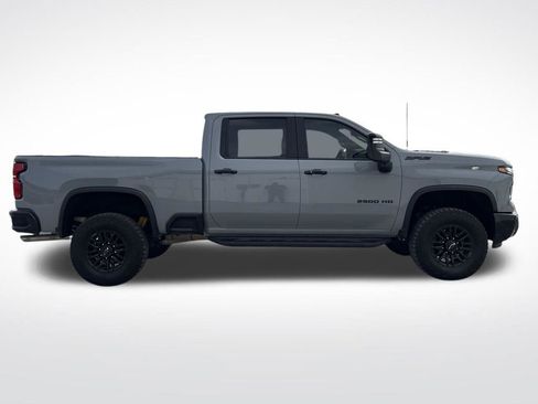 Used 2024 Chevrolet Silverado 2500 ZR2 w/ Technology Package AWD/4WD image 8