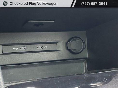 Used 2024 Volkswagen Taos SE image 41