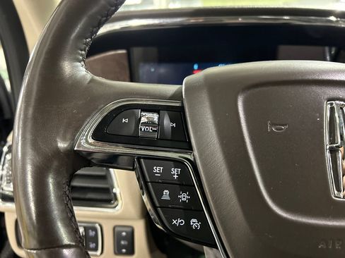 Certified 2023 Lincoln Navigator L Reserve AWD/4WD image 12