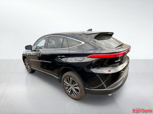 Used 2024 Toyota Venza LE AWD/4WD image 3