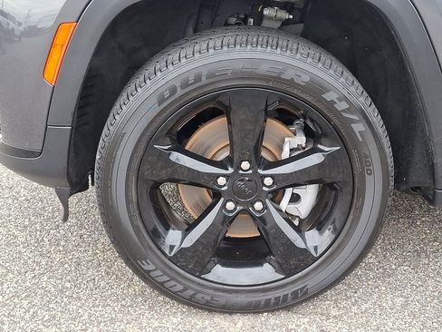 Used 2023 Jeep Grand Cherokee L Laredo image 28