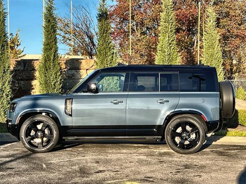 Used 2025 Land Rover Defender 110 X-Dynamic SE image 2