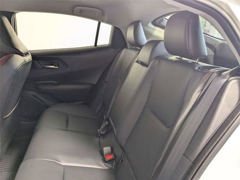 Used 2025 Toyota Prius Plug-In Hybrid FWD image 32