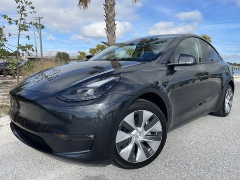 Used 2024 Tesla Model Y Long Range image 29