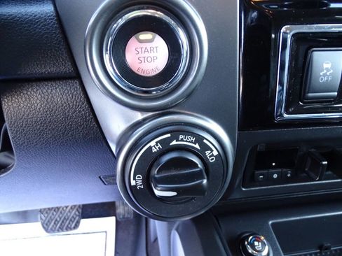 Used 2017 Nissan Titan Platinum Reserve image 30