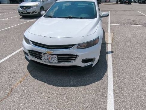 Used 2016 Chevrolet Malibu LT FWD image 3