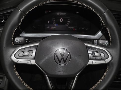 Used 2022 Volkswagen Tiguan SE w/ Panoramic Sunroof Package AWD/4WD image 25