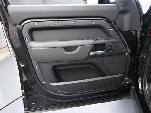 Used 2025 Land Rover Defender 110 S image 16