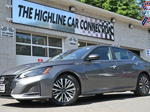 Used 2024 Nissan Altima 2.5 SV FWD image 1